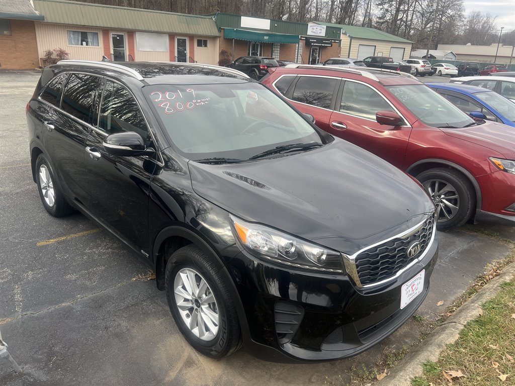 2019 Kia Sorento LX's photo