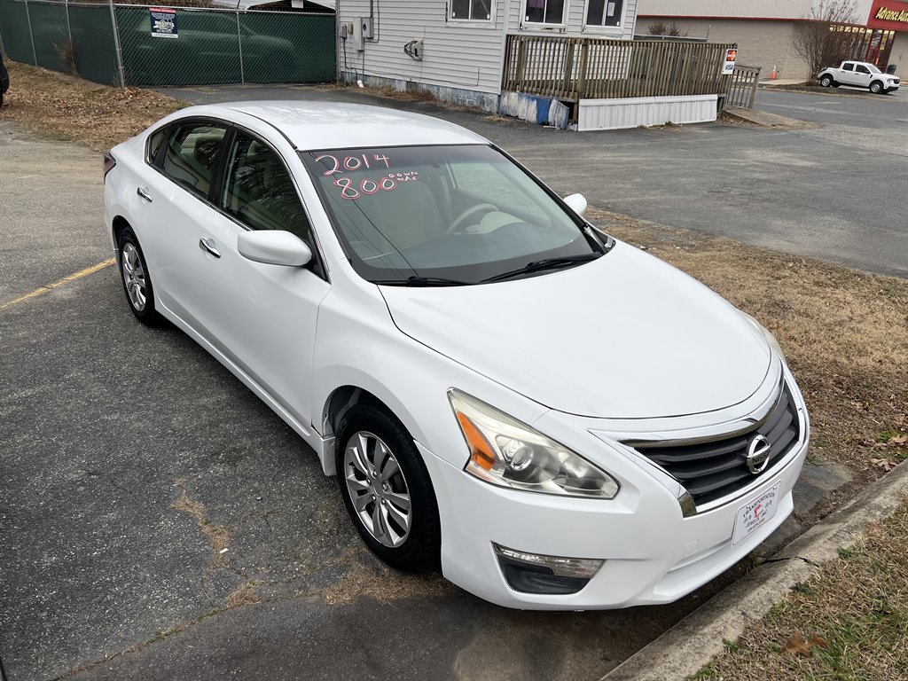 2014 Nissan Altima S's photo